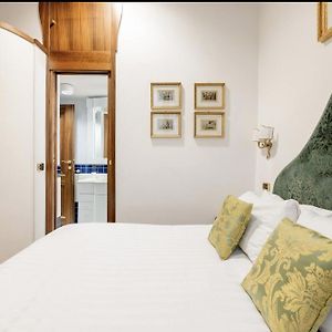 Suite met een Queen Size Bed